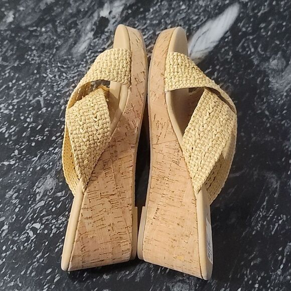 BRAND NEW XOXO WOMEN'S JANAINE-B WEDGE SANDAL - Picture 15 of 16